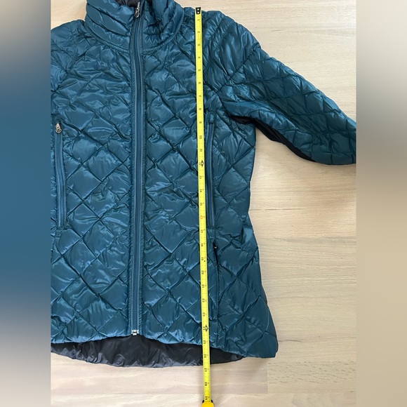 Lululemon run turn around jacket- Alberta Lake Blue/Black reversible 6 - Picture 6 of 7